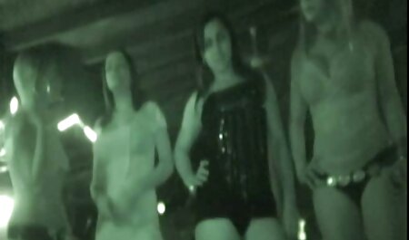 De operator legde de camera op de anale sexfilmpjes tafel en liet een lid van het model achter die voor het eerst kwam om zo te fotograferen.