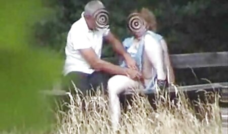Een anaal sex film man-en-vrouw koppel om een buurman te bellen met een camera om haar uit te doen als het van dichtbij is.